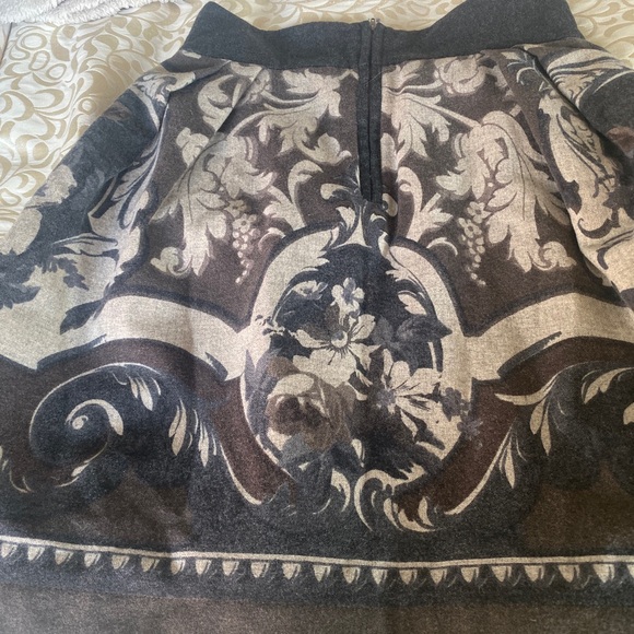 Byblos gorgeous gray skirt - Picture 2 of 3